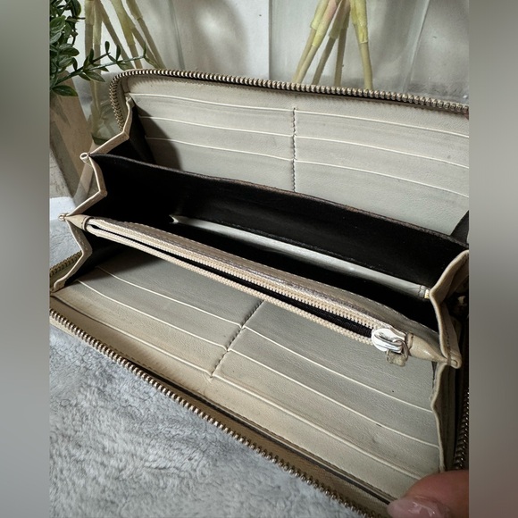 GIVEAWAY 🤍Gucci Canvas Sherry line Wallet🤍 - Picture 10 of 13